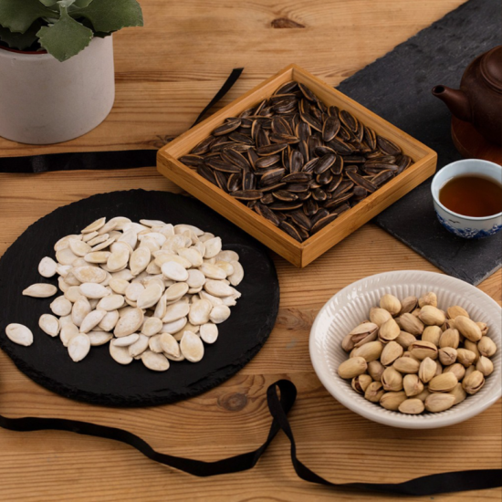 【盛香珍】吉祥大三元禮桶開心果+焦糖瓜子+南瓜子950g(年節限定)