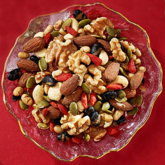 【盛香珍】花開富貴禮盒杏仁小魚+每日養身堅果500g(年節限定)